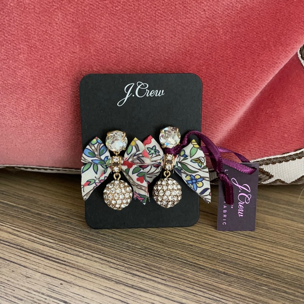 Bow earrings